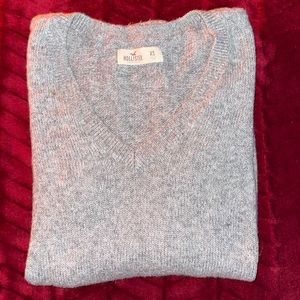 Hollister long sleeve knit shirt on grey size xs
